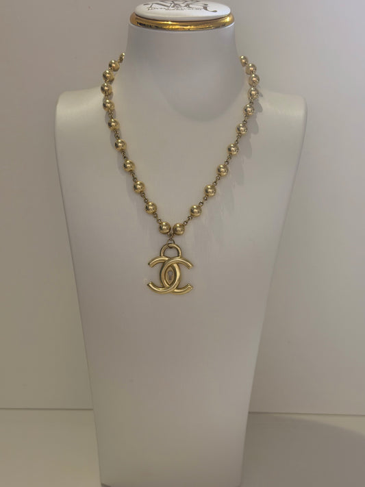 Collar 14K con Dijes de Bolas y Colgante CC