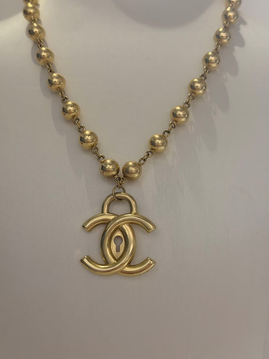 Collar 14K con Dijes de Bolas y Colgante CC
